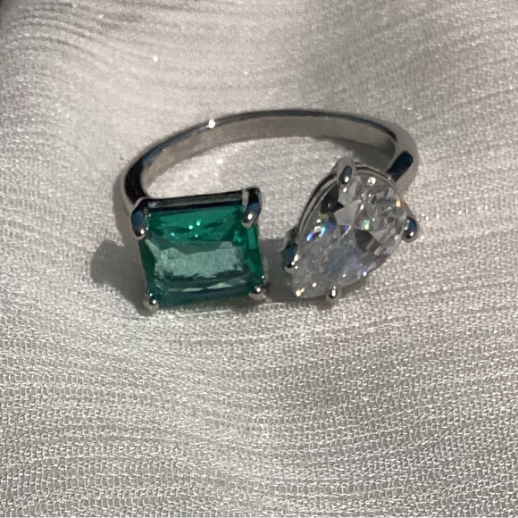 💋Adjustable Sterling Silver Open  Cz Diamond & Emerald Ring - Picture 6 of 17